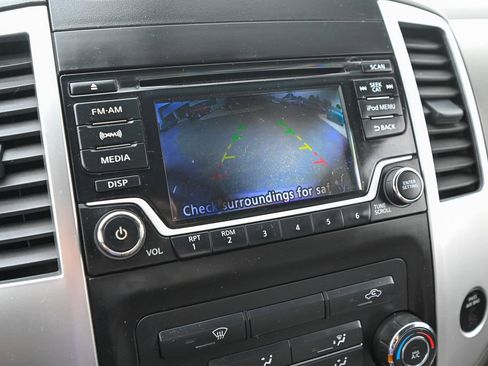 Used 2018 Nissan Frontier SV AWD/4WD image 38