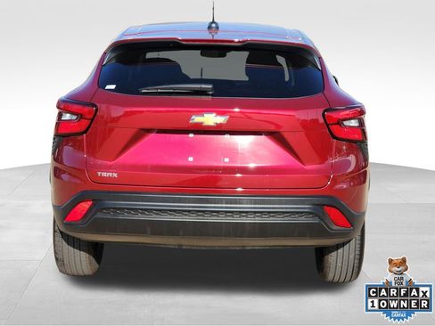 Used 2025 Chevrolet Trax LS image 7