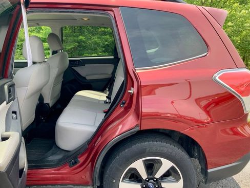 Used 2017 Subaru Forester 2.5i Premium AWD/4WD image 23