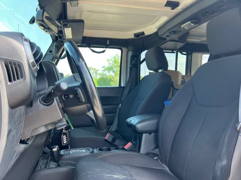 Used 2018 Jeep Wrangler Unlimited Sport AWD/4WD image 4