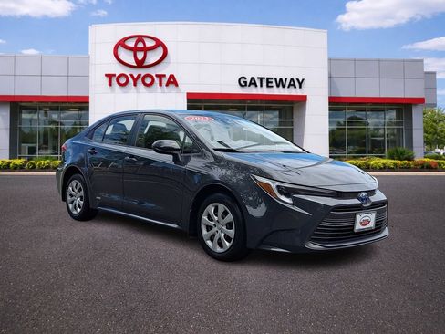 Used 2023 Toyota Corolla LE w/ Carpet Mat Package (TMS) AWD/4WD image 3