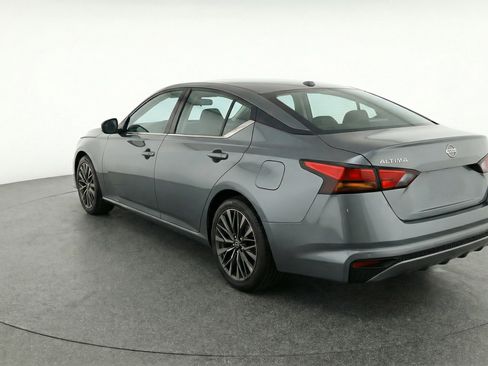 Used 2025 Nissan Altima 2.5 SV FWD image 6