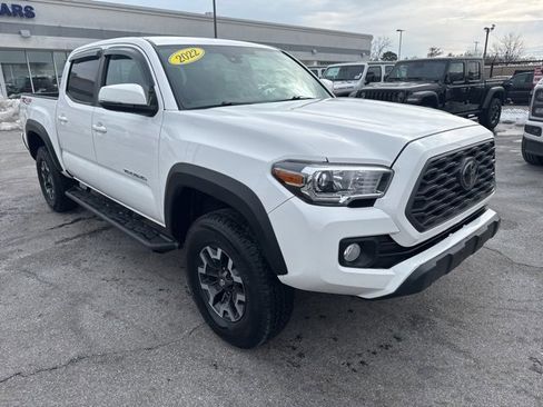 Used 2022 Toyota Tacoma TRD Off-Road w/ Technology Package image 29