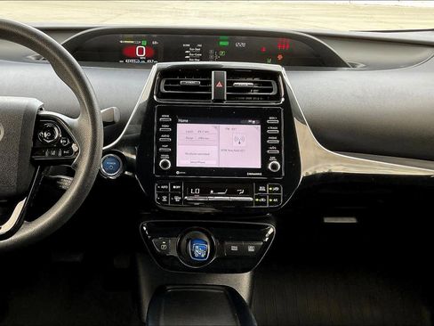 Used 2021 Toyota Prius L Eco image 9