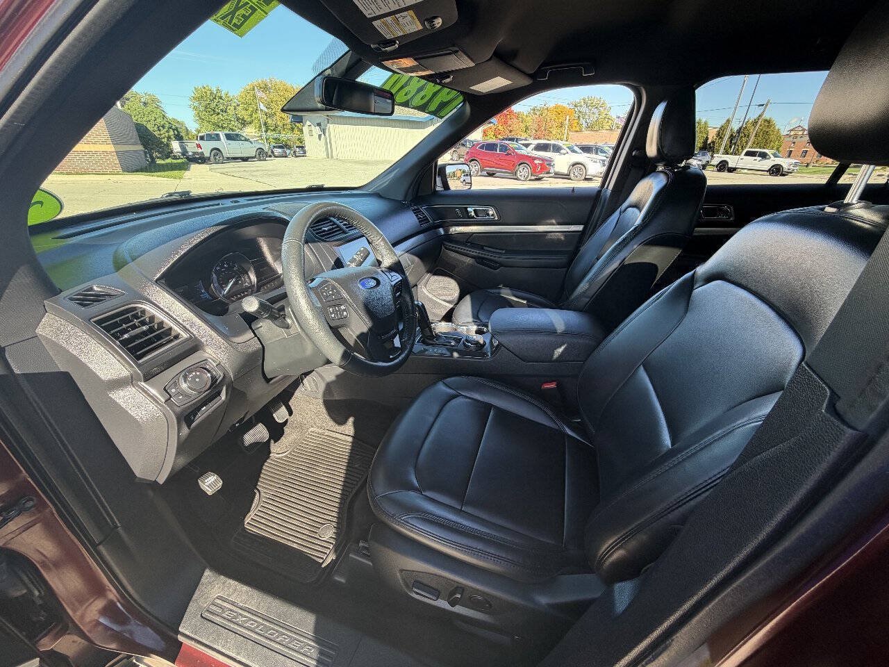 Used 2019 Ford Explorer XLT w/ Equipment Group 202A AWD/4WD image 11