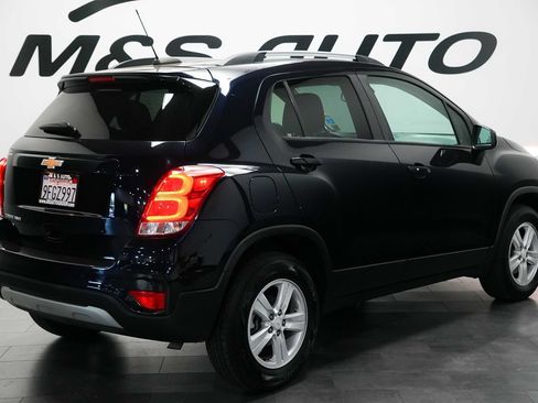 Used 2022 Chevrolet Trax LT w/ Driver Confidence Package AWD/4WD image 4