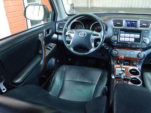 Used 2012 Toyota Highlander Limited w/ Tow Pkg AWD/4WD image 59
