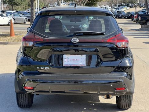Certified 2025 Nissan Kicks Play S image 5