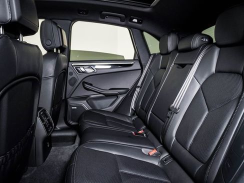 Certified 2025 Porsche Macan w/ Premium Package Plus AWD/4WD image 17