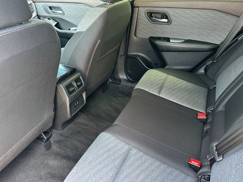 Used 2023 Nissan Rogue SV FWD image 13