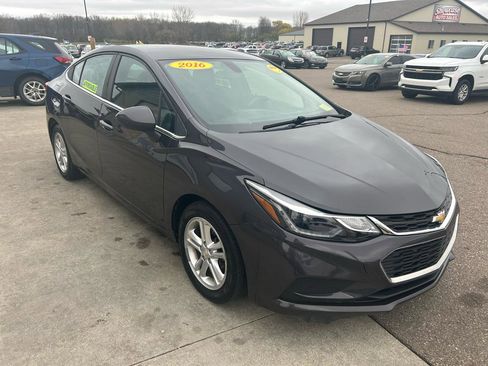 Used 2016 Chevrolet Cruze LT image 3