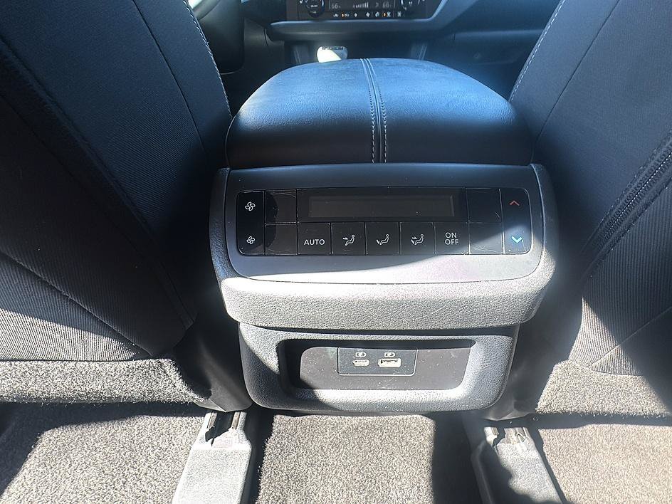Certified 2025 Nissan Pathfinder SV FWD image 20