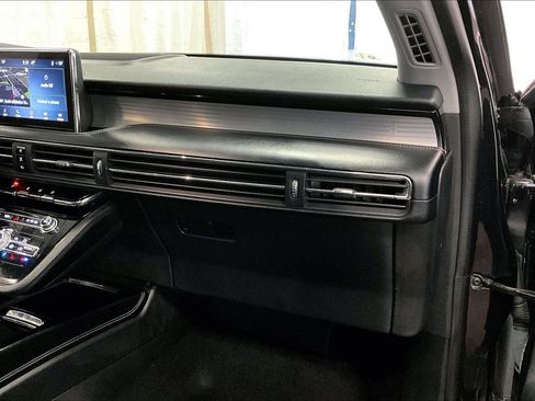 Used 2021 Lincoln Corsair AWD w/ Premium Package image 15