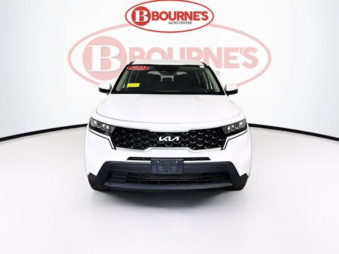 Used 2022 Kia Sorento LX image 4