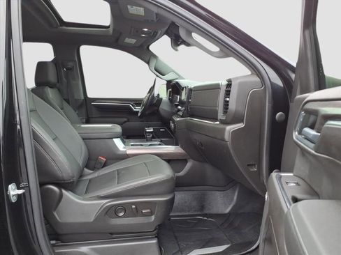 Used 2022 Chevrolet Silverado 1500 LTZ w/ LTZ Convenience Package II image 11