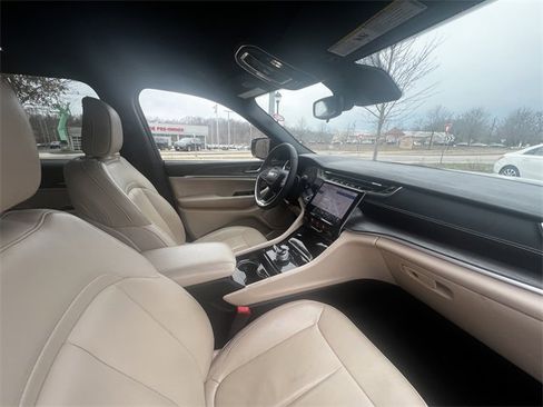 Used 2023 Jeep Grand Cherokee L Limited w/ Trailer Tow Group (B) image 27