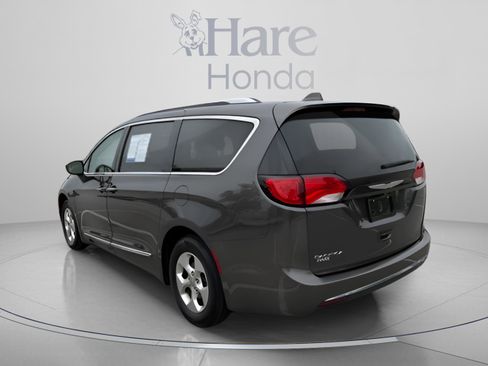 Used 2017 Chrysler Pacifica Touring-L Plus FWD image 3