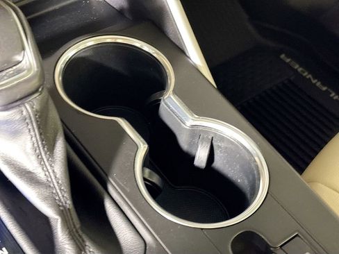 Used 2021 Toyota Highlander XLE image 15