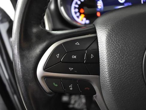 Used 2019 Jeep Grand Cherokee Altitude AWD/4WD image 15