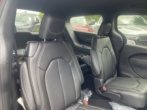 New 2026 Chrysler Voyager LX image 31