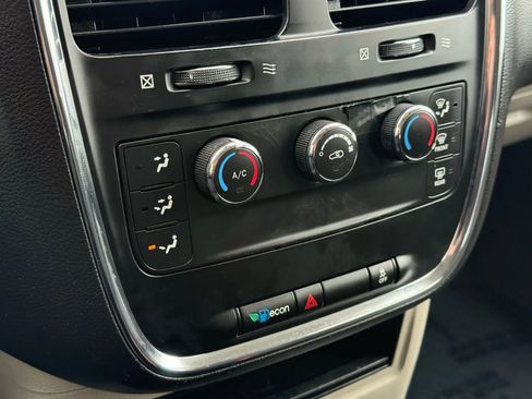 Used 2019 Dodge Grand Caravan SE image 35