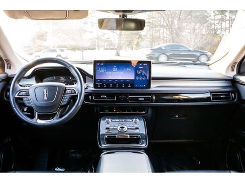 Used 2023 Lincoln Nautilus AWD w/ Premium Package image 10