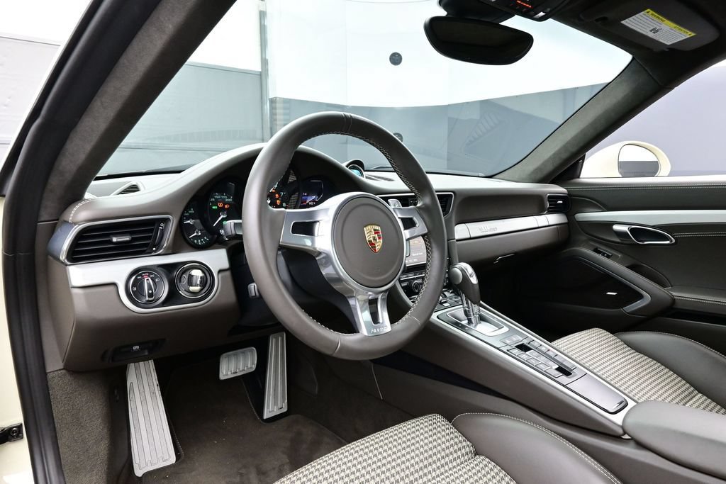 Certified 2014 Porsche 911 50th Anniversary Edition RWD image 4