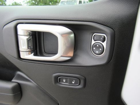 Used 2026 Jeep Gladiator Mojave AWD/4WD image 23