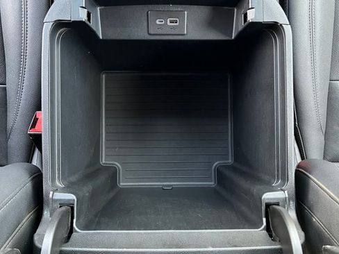 Used 2022 Chevrolet Suburban LT image 23