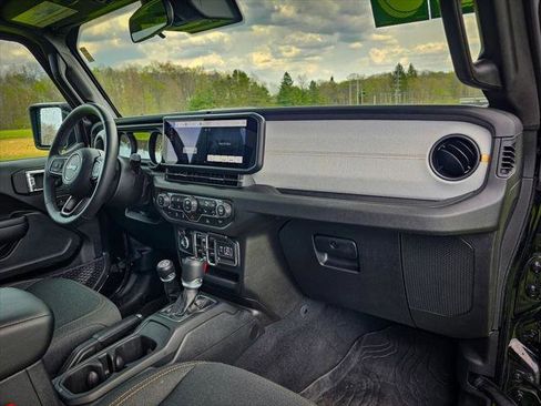 Certified 2025 Jeep Wrangler Unlimited Sport AWD/4WD image 36