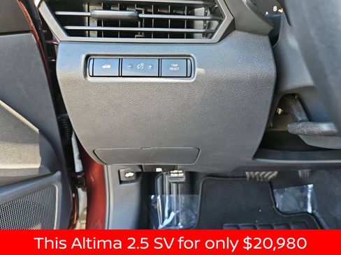 Used 2025 Nissan Altima 2.5 SV FWD image 25