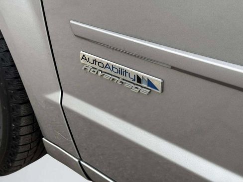 Used 2016 Dodge Grand Caravan SXT image 23