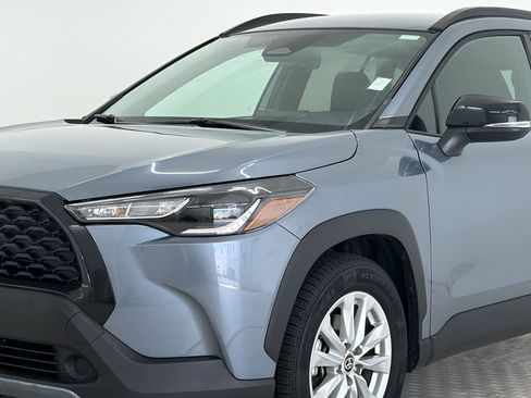 Used 2025 Toyota Corolla Cross LE FWD image 25