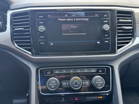 Certified 2023 Volkswagen Atlas SE w/ Panoramic Sunroof Package FWD image 12
