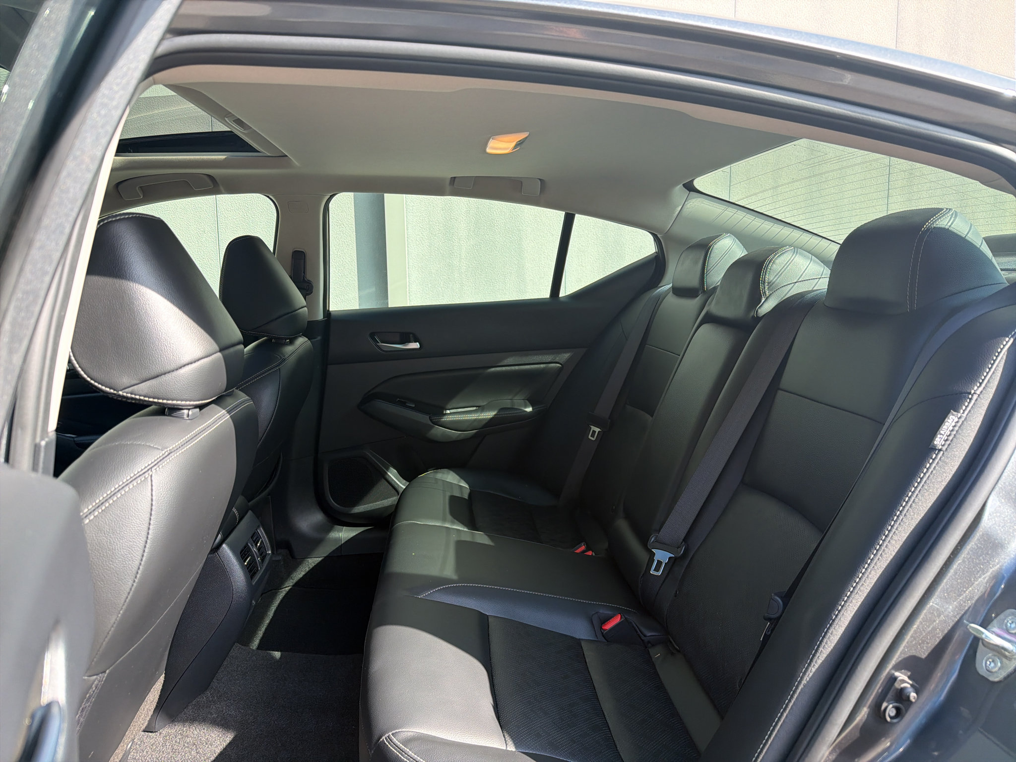 Used 2025 Nissan Altima 2.5 SL FWD image 14