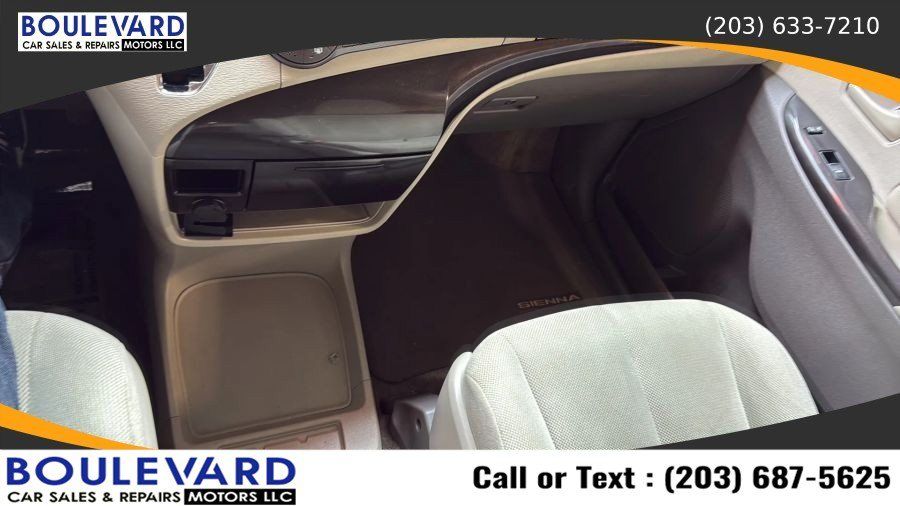 Used 2011 Toyota Sienna FWD image 17