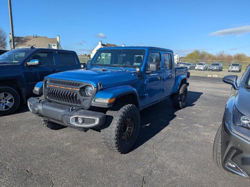 Used 2022 Jeep Gladiator Sport image 2