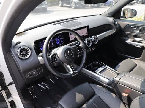 Used 2024 Mercedes-Benz EQB 300 4MATIC image 15