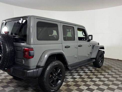 Used 2022 Jeep Wrangler Unlimited Sahara AWD/4WD image 7