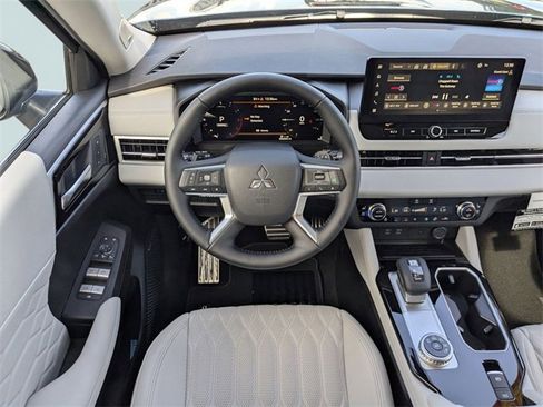 New 2025 Mitsubishi Outlander SEL image 14