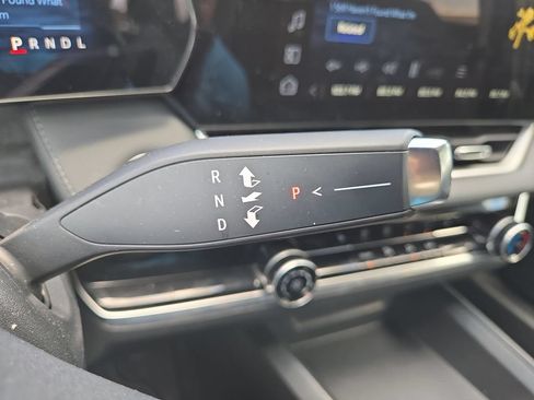 Used 2025 Chevrolet Equinox LT AWD/4WD image 20