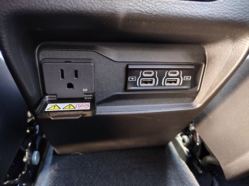 New 2025 Jeep Grand Cherokee Altitude image 24