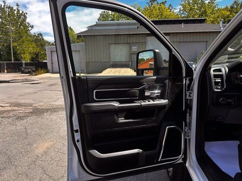Used 2024 RAM 2500 Laramie AWD/4WD image 10