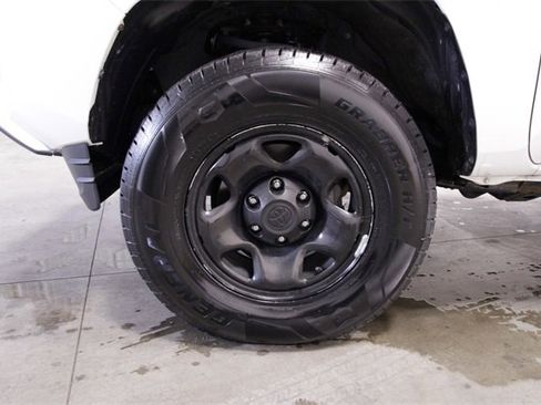 Used 2021 Toyota Tacoma SR image 11