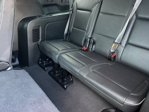 Used 2024 GMC Yukon XL SLT AWD/4WD image 19
