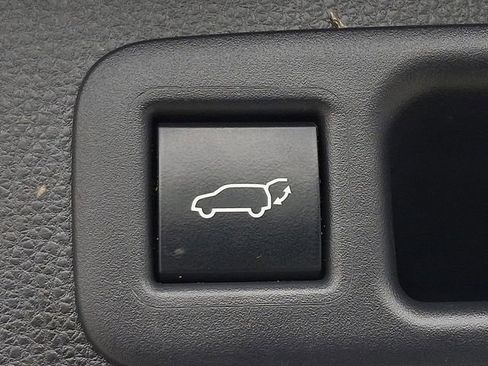 Used 2023 Toyota Highlander XLE image 30