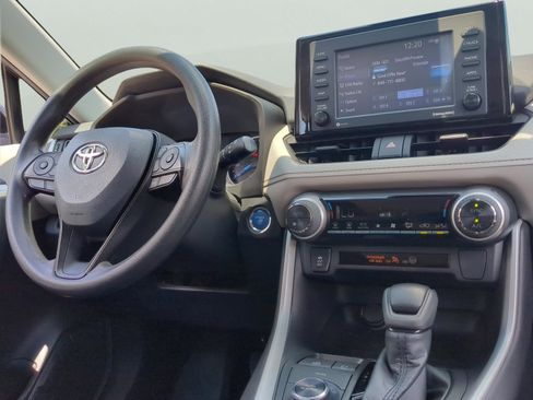 Used 2022 Toyota RAV4 XLE AWD/4WD image 9