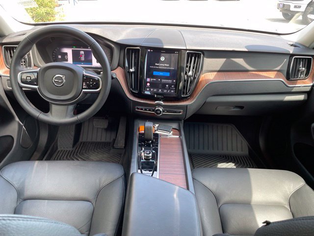 Used 2024 Volvo XC60 B5 Plus AWD/4WD image 11