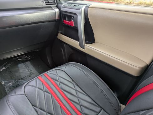 Used 2016 Toyota 4Runner SR5 Premium image 10