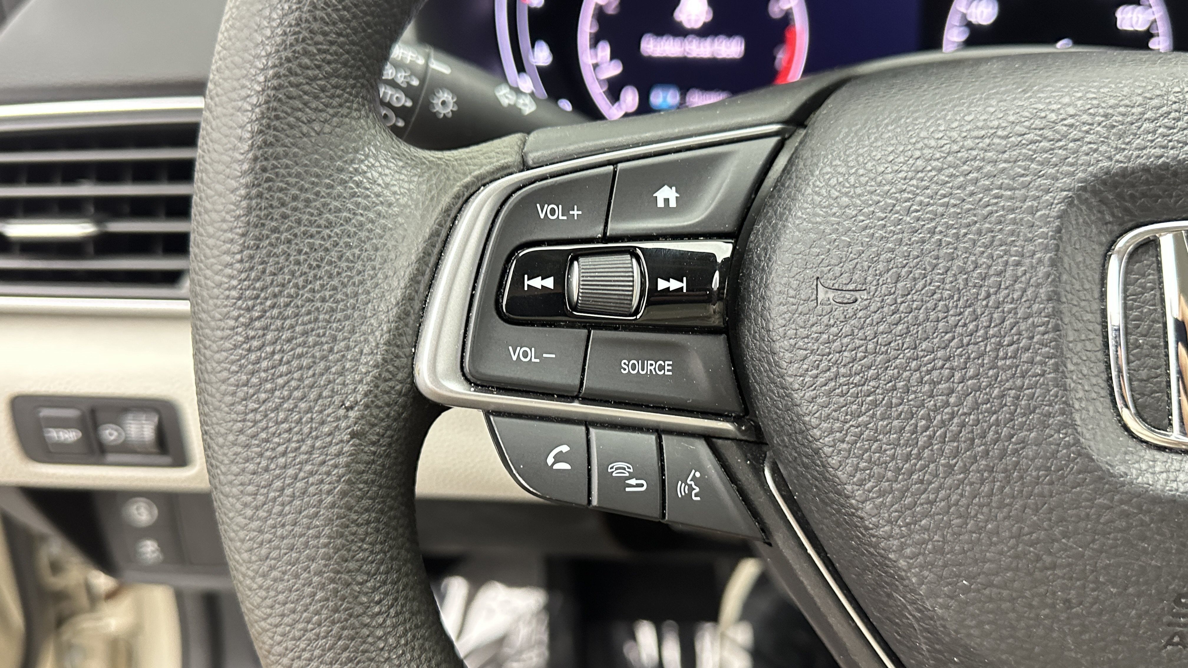 Used 2018 Honda Accord LX image 17